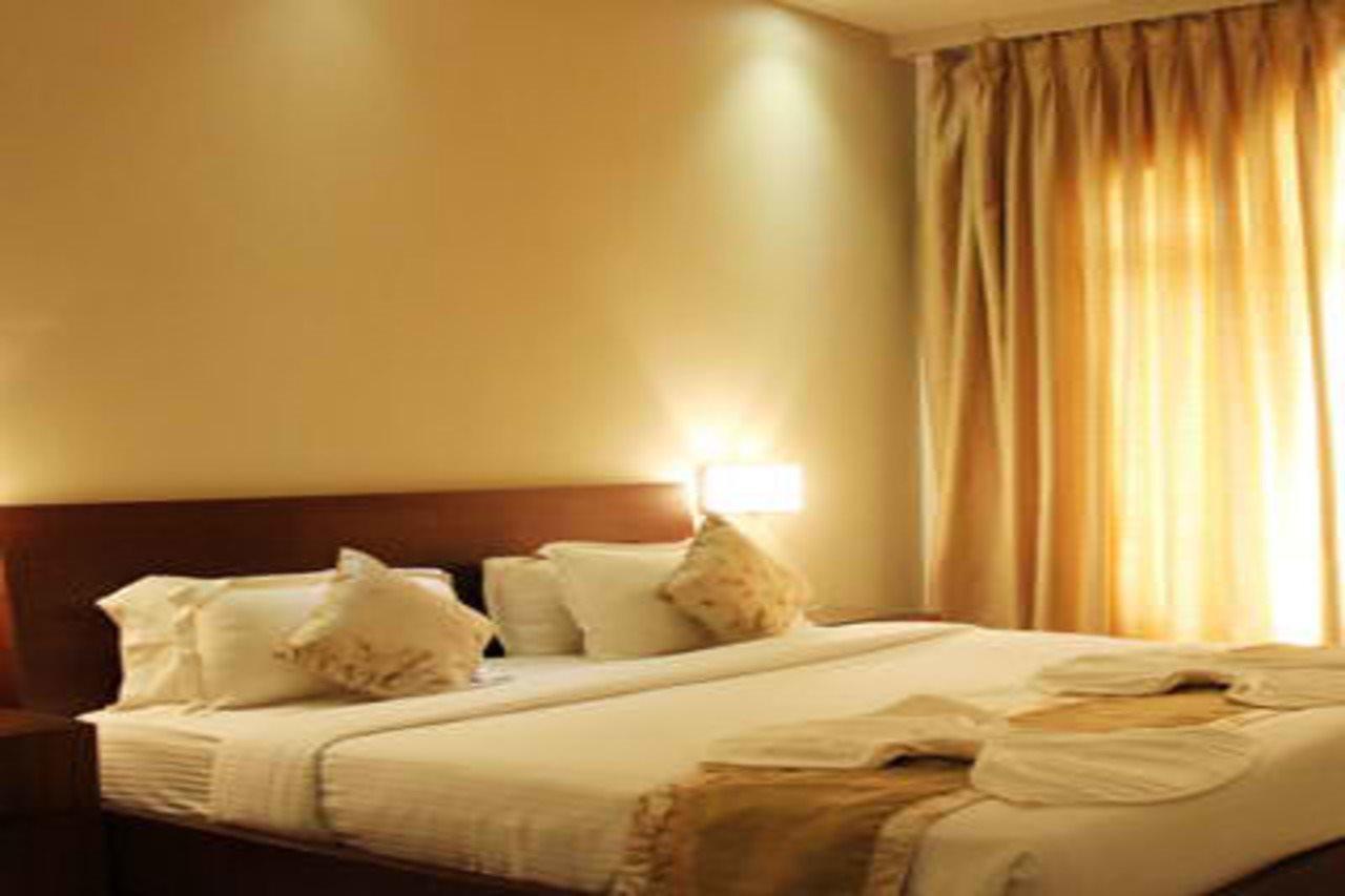 Sukhmantra Resort & Spa Candolim Ngoại thất bức ảnh