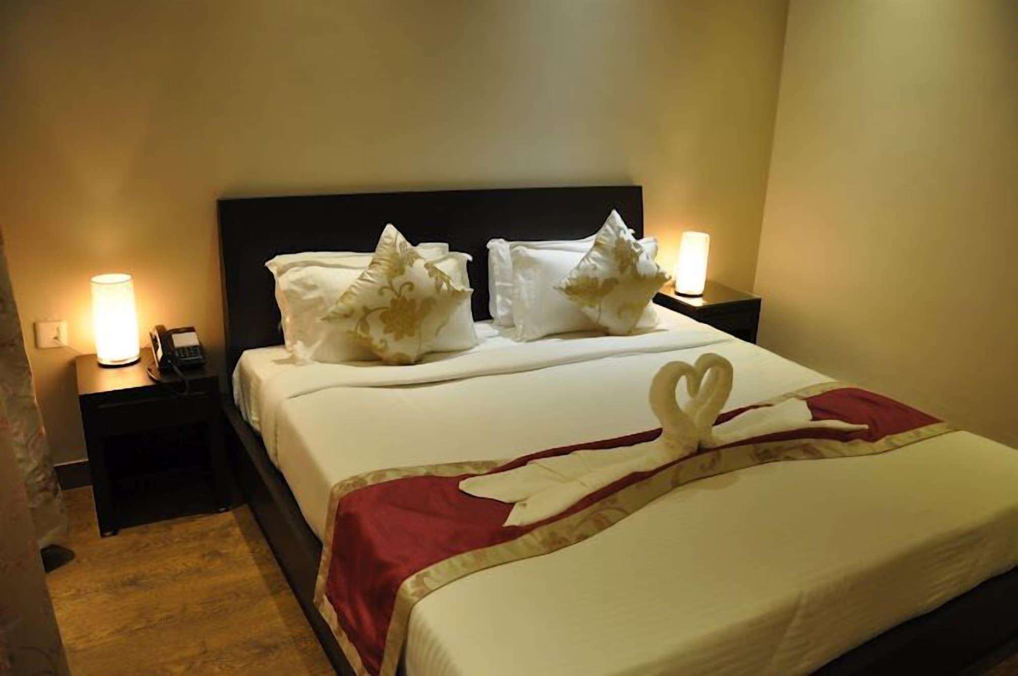 Sukhmantra Resort & Spa Candolim Ngoại thất bức ảnh