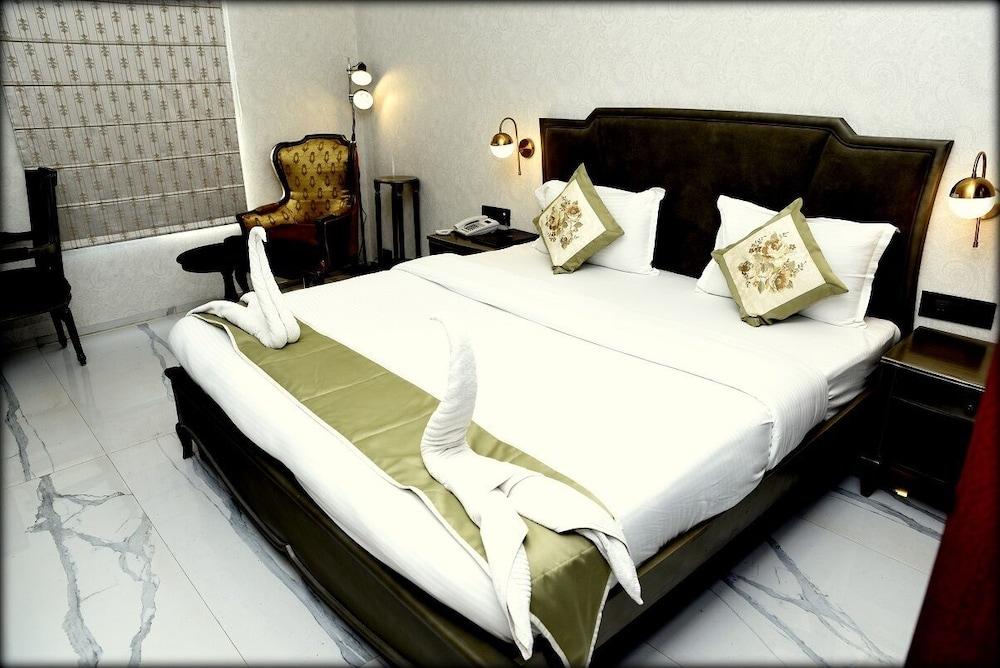 Sukhmantra Resort & Spa Candolim Ngoại thất bức ảnh